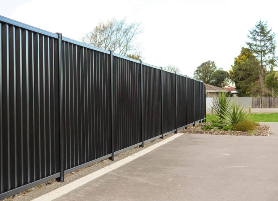 Как сделать красивый забор из профнастила