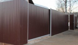 Забор с откатными воротами с автоматикой. Высота 2м.