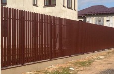 Забор на ленточном фундаменте