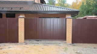 Забор из профнастила с воротами